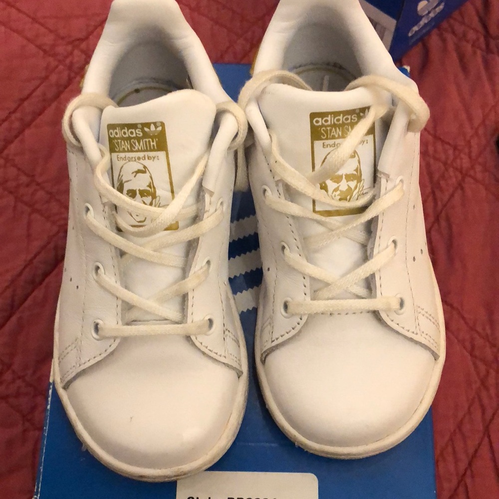 Adidas Stan Smith Toddler size 7k- white & gold
